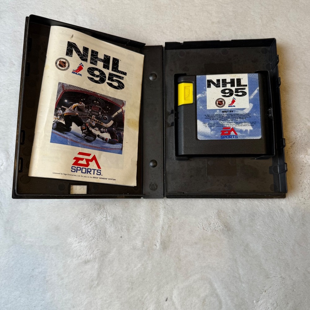 NHL 95 EA Sports Sega Genesis Video Game Cartridge Manual Case - Picture 2 of 7